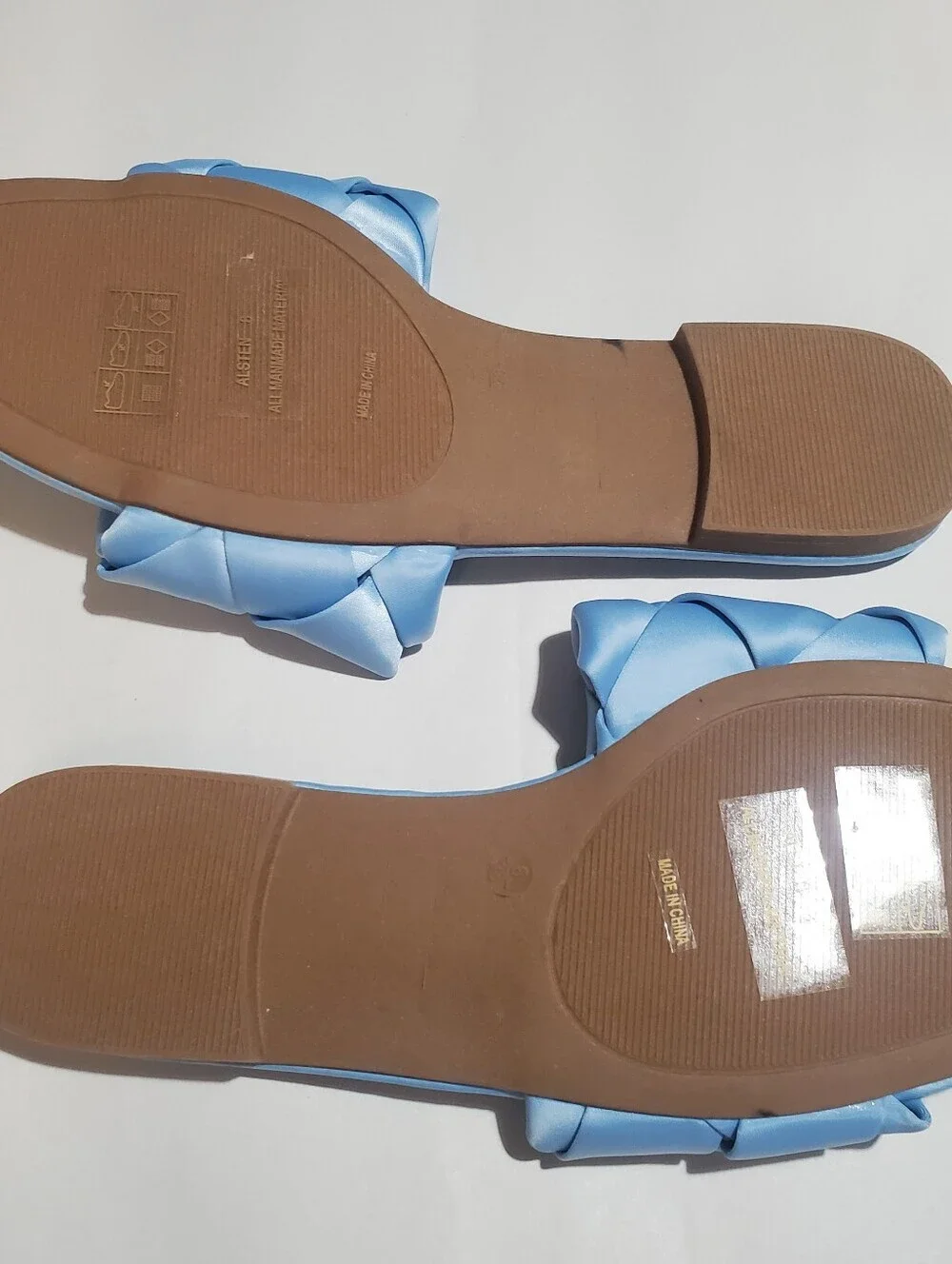 LULUS  ALSTERN WOVEN SLIDES SABDALS 8 . NWOT. SATIN BLUE